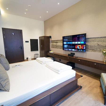 Central Bed & Breakfast Kolkata Bagian luar foto